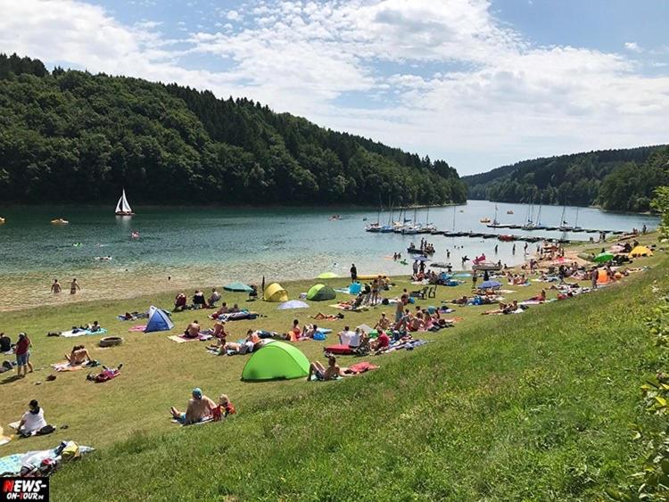 Schoenes Appartement Mit Seeblick Gummersbach Bagian luar foto